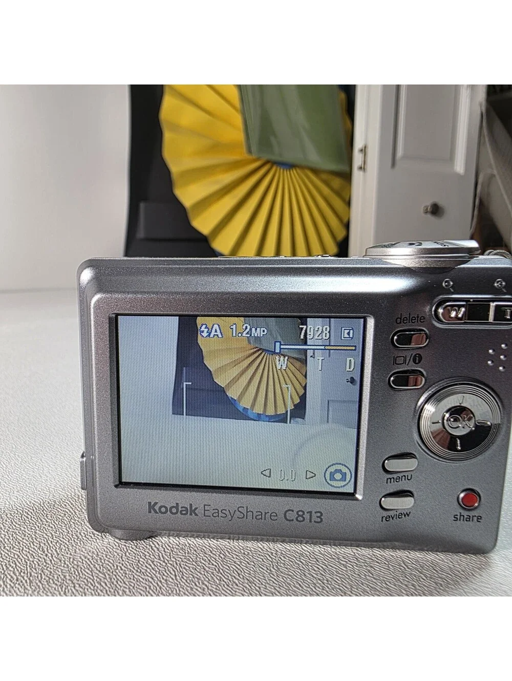 Kodak EasyShare C813 8.2MP Compact Digital Camera W/SD Card & Case